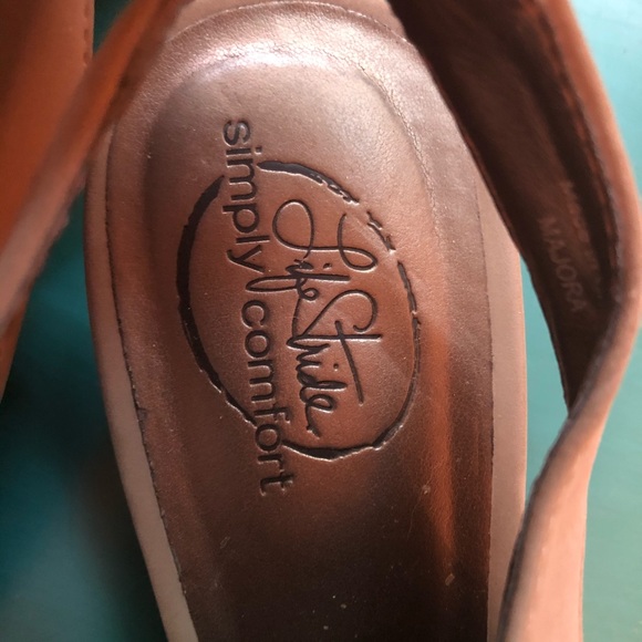 7.5W (wide width) Lifestride sling-back sandals - Picture 5 of 6